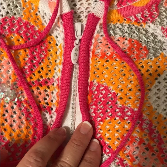 Beautiful sweater size large - Picture 3 of 4